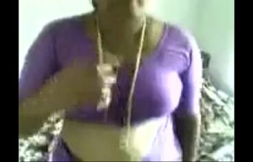 Indian aunty removing saree